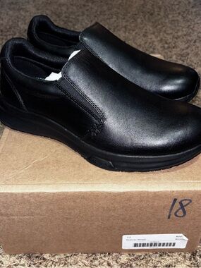 Kuru Women’s Kivi Slip On Sneakers 11 Jet Black Leather Anti Slip New Shoes